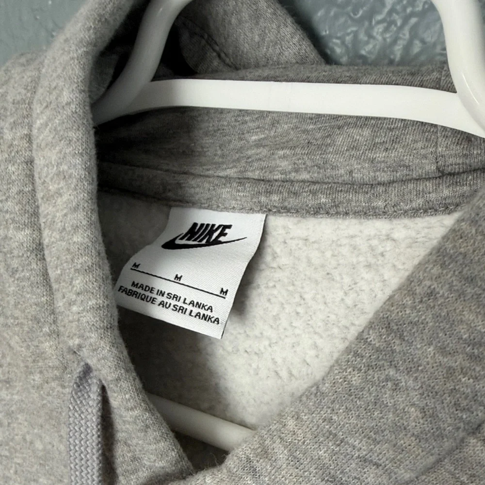 Nike Men’s Sportwear Club Fleece Hoodie in Gray size medium